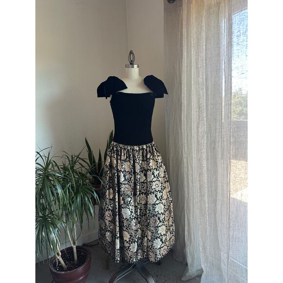 Jessica McClintock Women’s 10 Dress Black Velvet Brocade Evening Puff Bow Sleeve - Picture 3 of 4